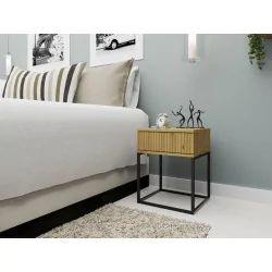 Table de chevet aspect chêne artisanal et structure noire – Élégance moderne | Golddeco